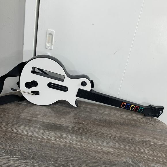 Nintendo Wii Guitar Hero Controller Gibson Les Paul RedOctane 95125.805 W/ Strap - Picture 1 of 9